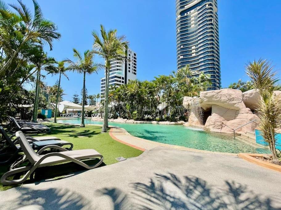 Diamond 6 * Gold Coast